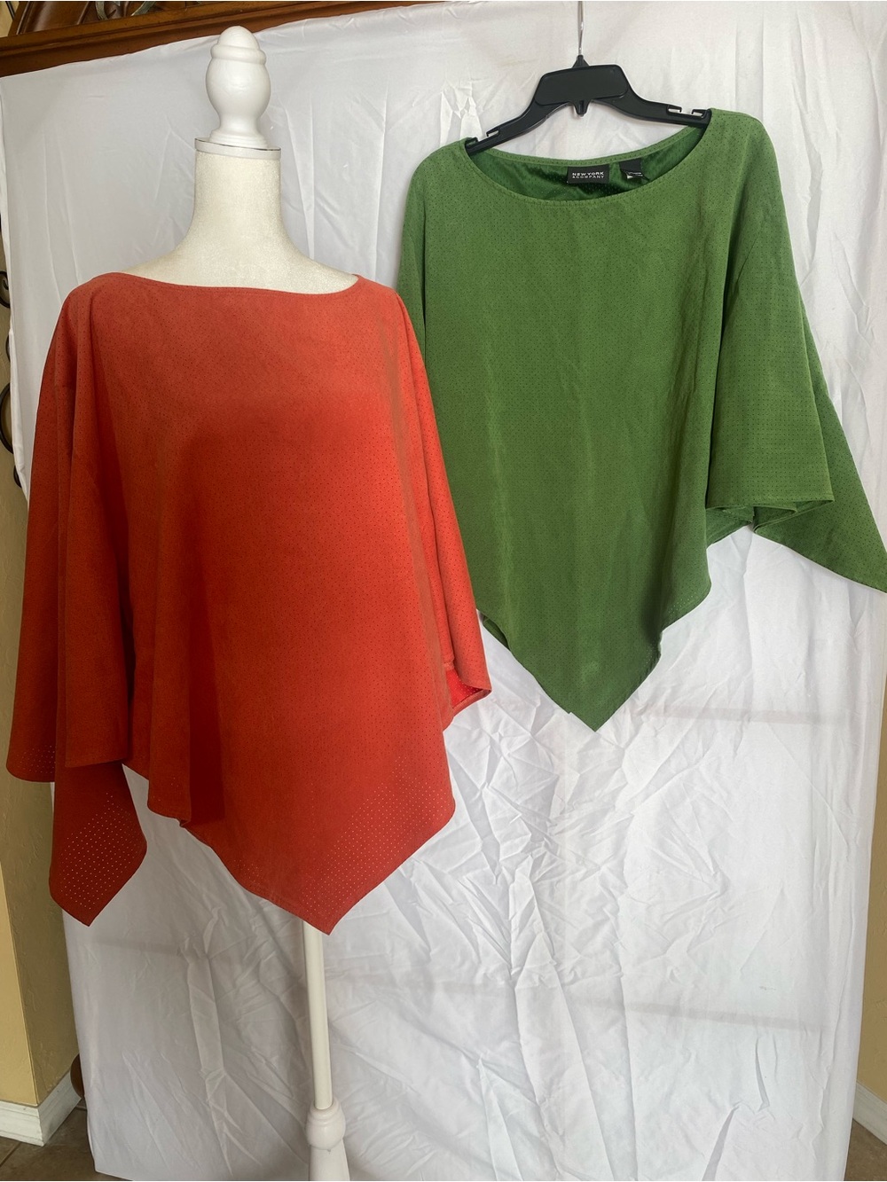 New York & Company Red and Green Lightweight Asymmetric Ponchos